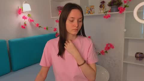 Mia online show from May 21, 8:21 am