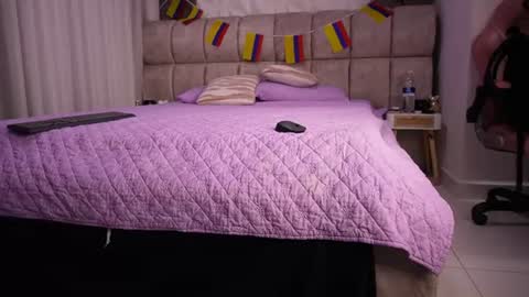goddess_eli77 online show from July 3, 3:00 am