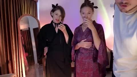 Snapshot of goddess_marylin chatting on October 8, 3:34 am 330 UTC2 girls online show from October 8, 3:34 am