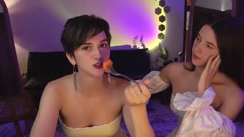   330 UTC2 girls   online show from July 9, 5:44 am