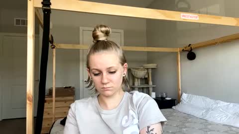 feyaa22 online show from February 8, 4:47 pm