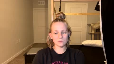 feyaa22 online show from March 6, 2:09 am