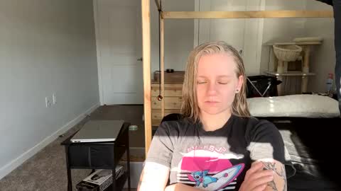 feyaa22 online show from March 3, 1:12 pm