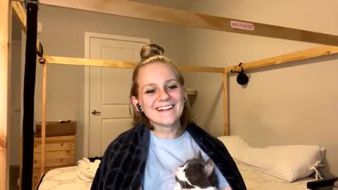 feyaa22 online show from February 7, 12:09 am