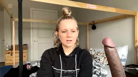 feyaa22 online show from February 1, 4:44 pm