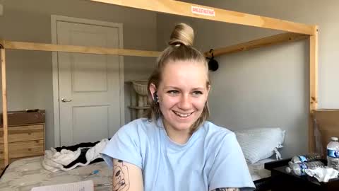 feyaa22 online show from February 6, 4:25 pm