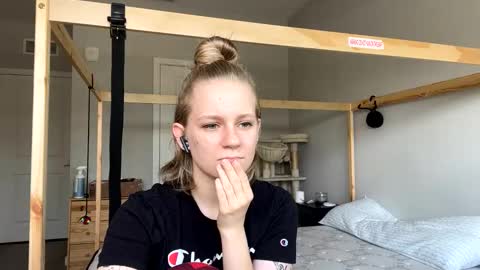 feyaa22 online show from February 5, 4:36 pm