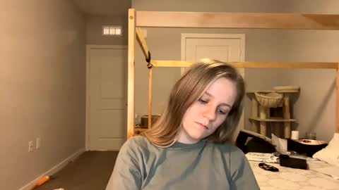 feyaa22 online show from February 24, 1:57 am