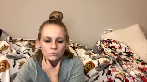 feyaa22 online show from February 11, 12:38 am