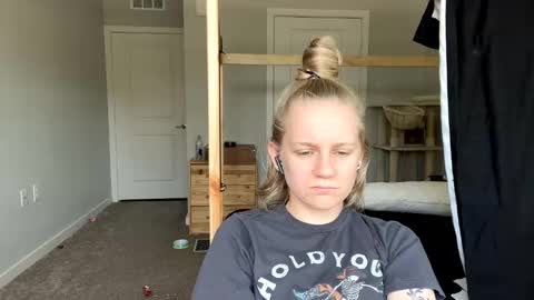 feyaa22 online show from March 8, 4:17 pm