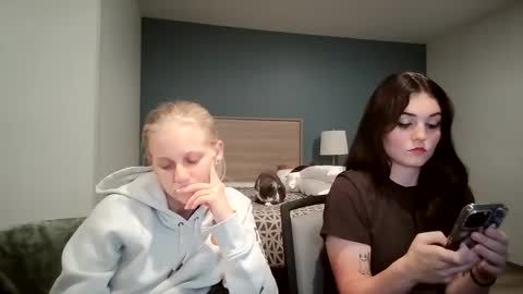 feyaa22 online show from September 9, 4:56 am