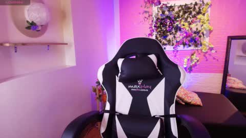 Snapshot of goddessjulieta chatting on September 28, 2:37 pm Julieta online show from September 28, 2:37 pm