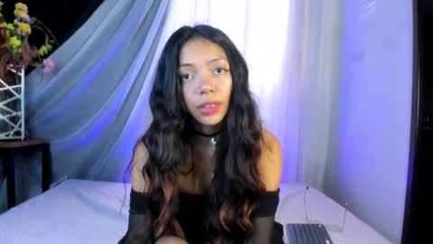 Snapshot of goddessjulieta chatting on February 17, 10:05 pm Julieta online show from February 17, 10:05 pm