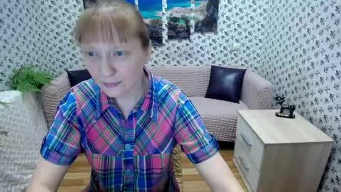 gold_desire_ online show from April 29, 8:30 am