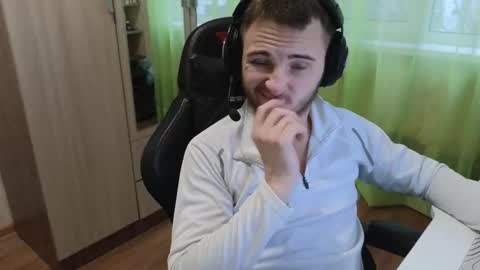 Golden boyyy21 online show from November 29, 6:54 am