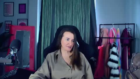 Gloria online show from April 19, 9:10 am