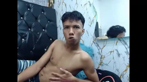 golden_lionx18 online show from June 9, 5:01 pm