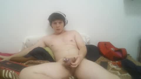 Snapshot of goldenboy207 chatting on September 21, 6:12 pm goldenboy207 online show from September 21, 6:12 pm