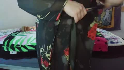 XxPretentious PeachxX online show from April 27, 7:17 am
