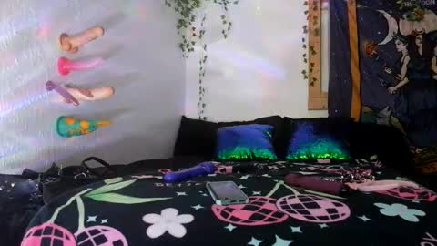 XxPretentious PeachxX online show from June 7, 8:30 am