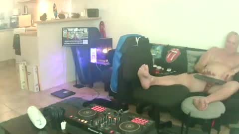 goldyguy011 online show from June 24, 3:35 am