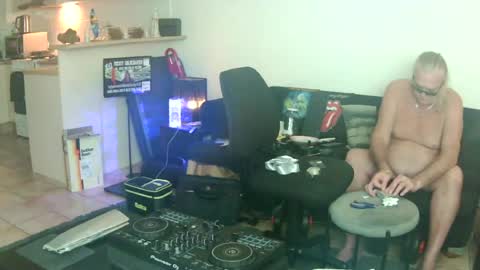 goldyguy011 online show from June 15, 7:00 am