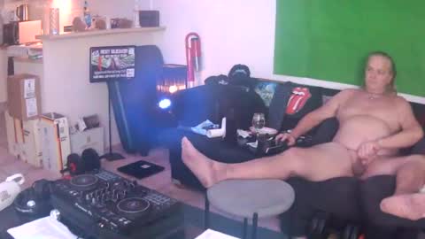 goldyguy011 online show from August 3, 8:15 pm