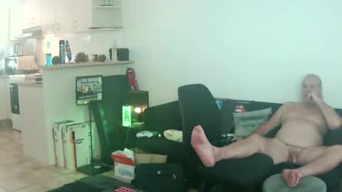 goldyguy011 online show from June 12, 3:27 am