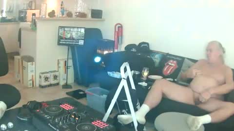 goldyguy011 online show from July 24, 2:09 am