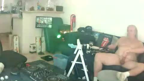 goldyguy011 online show from July 25, 2:20 am