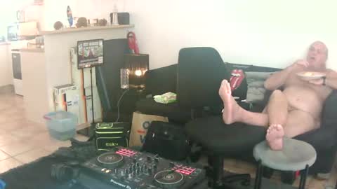 goldyguy011 online show from June 13, 3:28 am