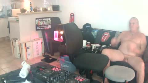 goldyguy011 online show from July 15, 4:18 am