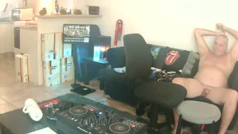 goldyguy011 online show from July 3, 3:44 am