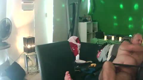 goldyguy011 online show from February 22, 2:06 am