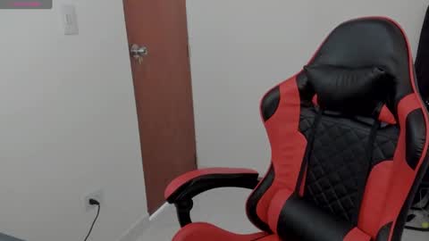 Snapshot of goodboy69i chatting on October 2, 4:06 pm goodboy69i online show from October 2, 4:06 pm