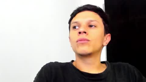 Snapshot of goodboy69i chatting on February 9, 11:04 pm goodboy69i online show from February 9, 11:04 pm