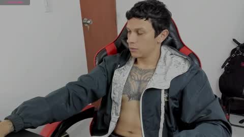 Snapshot of goodboy69i chatting on October 5, 12:41 am goodboy69i online show from October 5, 12:41 am