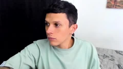 Snapshot of goodboy69i chatting on March 12, 12:20 am goodboy69i online show from March 12, 12:20 am