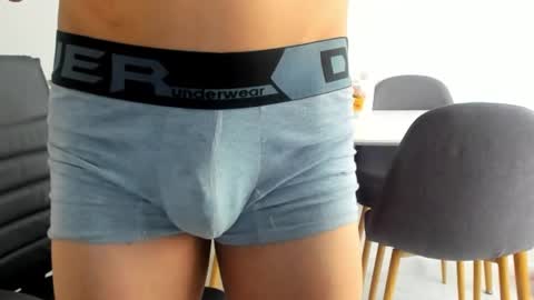 Snapshot of goodboy69i chatting on December 6, 3:28 pm goodboy69i online show from December 6, 3:28 pm