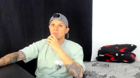 Snapshot of goodboy69i chatting on February 26, 2:30 am goodboy69i online show from February 26, 2:30 am