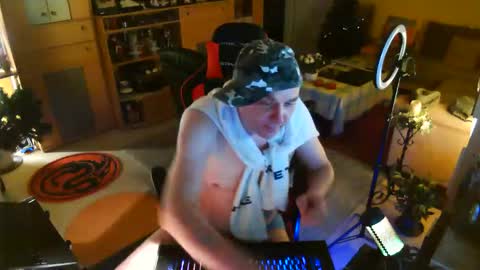 google5001 online show from May 2, 7:41 pm