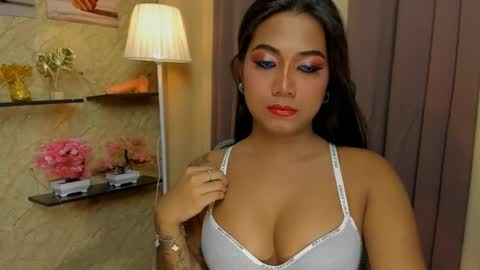 RIANA online show from May 3, 5:30 pm