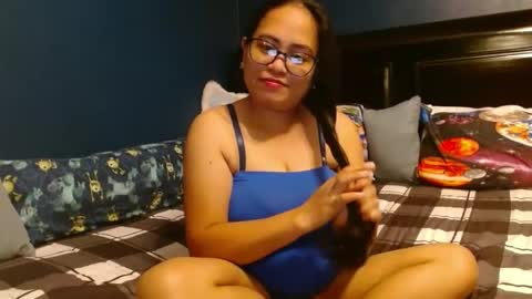 gorgeouslyn09 online show from October 7, 9:00 pm