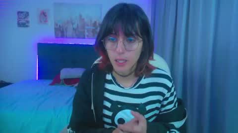 goth_minerva online show from July 28, 1:54 pm