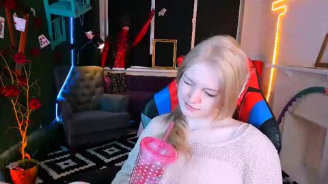 Snapshot of graceglamour chatting on February 13, 8:27 am Grace Glamour online show from February 13, 8:27 am