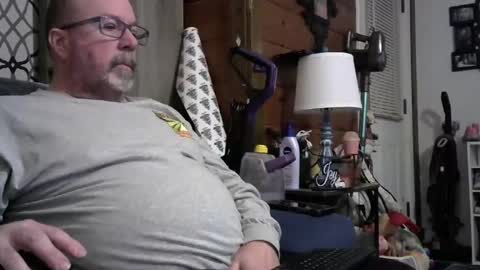 granitebuckeye1969 online show from December 24, 1:06 am