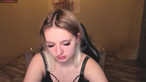 grase_neon online show from February 17, 8:46 am