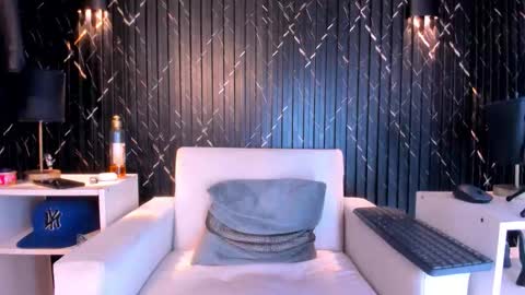 GregorySforza online show from December 17, 6:58 pm