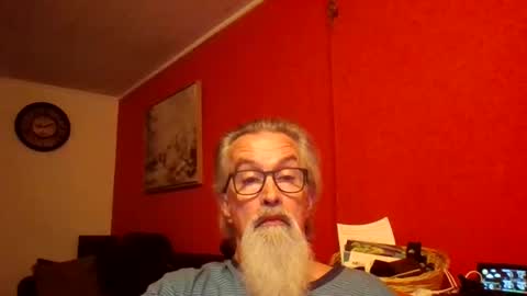 Snapshot of grybear60 chatting on December 13, 8:09 am Grybear online show from December 13, 8:09 am