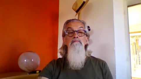 Snapshot of grybear60 chatting on October 13, 9:22 am Grybear online show from October 13, 9:22 am